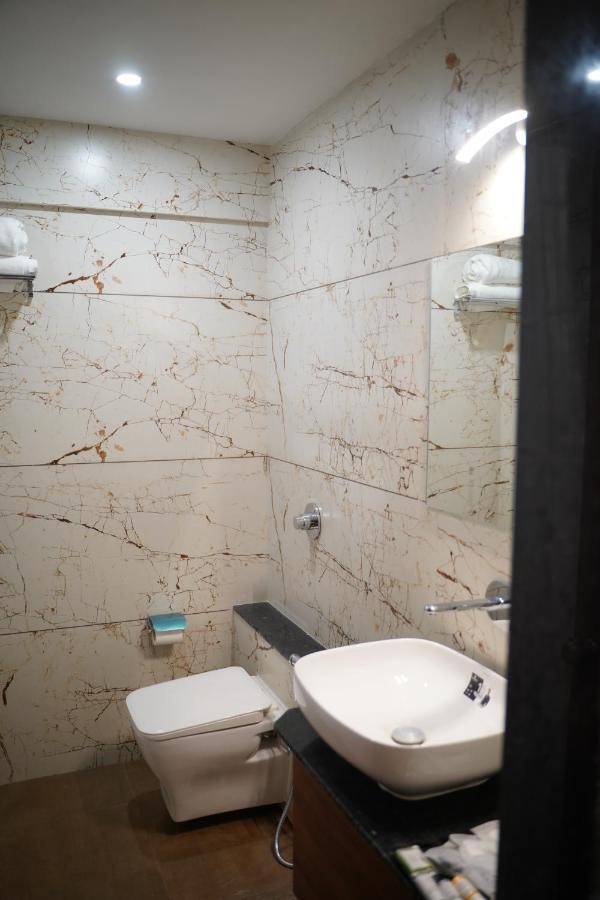 Leela Bizotel Junagadh Exteriör bild