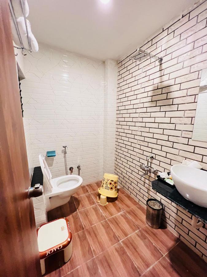Leela Bizotel Junagadh Exteriör bild