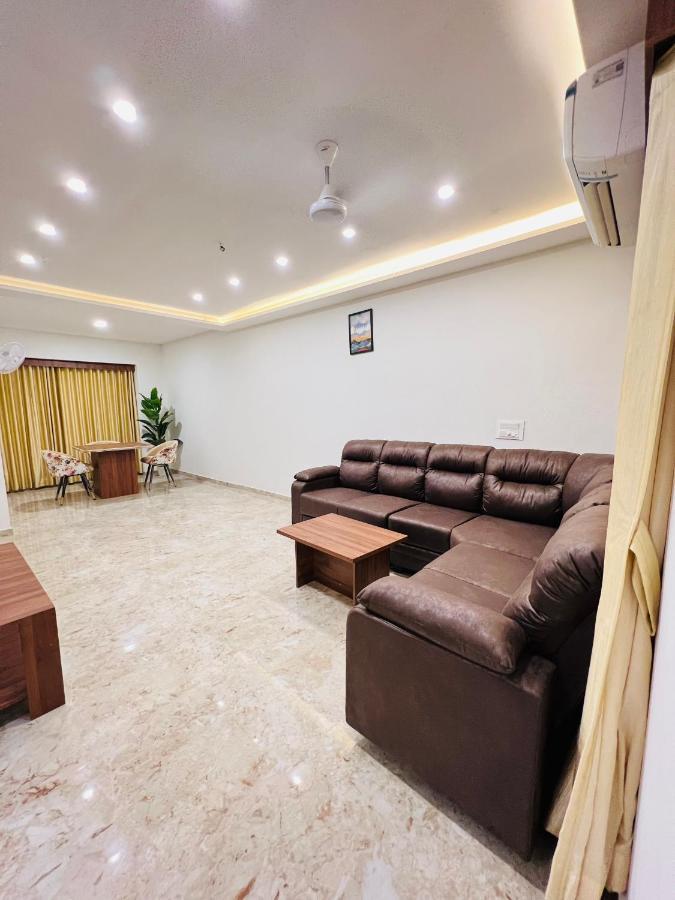 Leela Bizotel Junagadh Exteriör bild